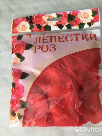 Лепести роз