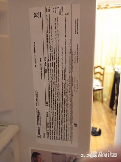Холодильник indesit SB200