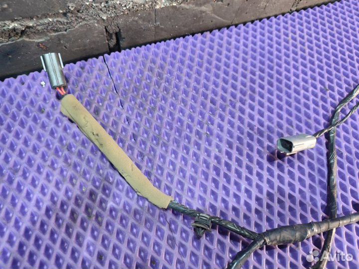 Коса двери передняя левая Nissan Vanette