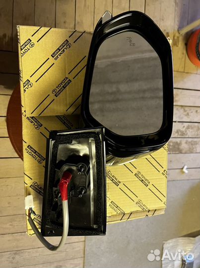 Зеркало Toyota Prius Prime