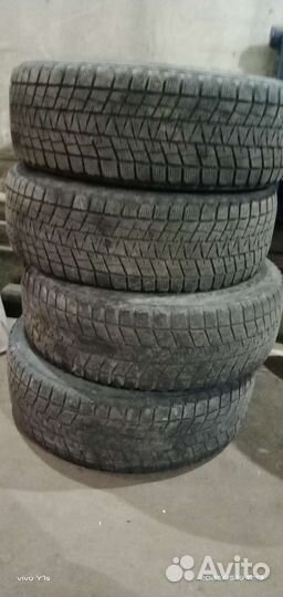 Bridgestone Blizzak DM-V1 215/65 R16