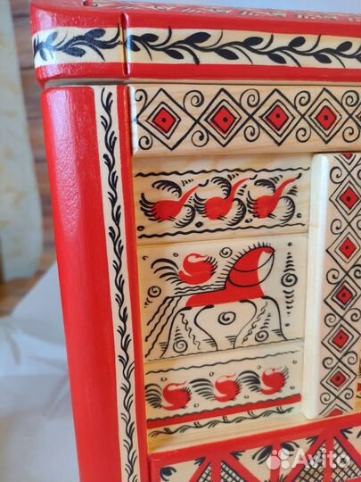 Сундук расписной. Натуральный массив сосны. Мезень