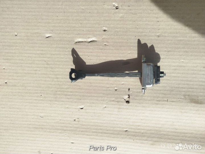 Ограничитель двери Тойота Королла Е210