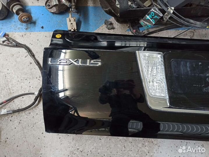 Крышка багажника нижняя чёрная Lexus LX 570