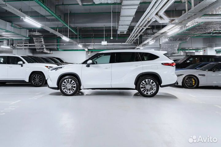 Toyota Highlander 2.0 AT, 2023, 2 км