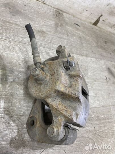 Суппорт тормозной передний левый Hyundai Elantra