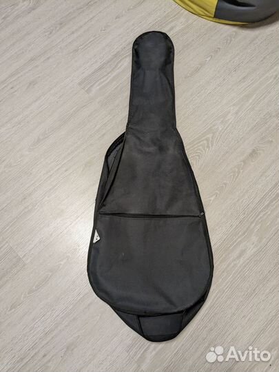 Классическая гитара с чехлом