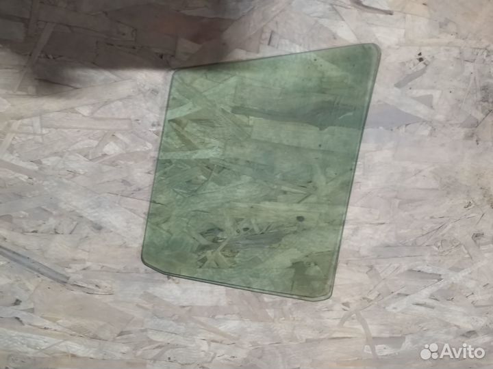 Стекло форточка Mazda