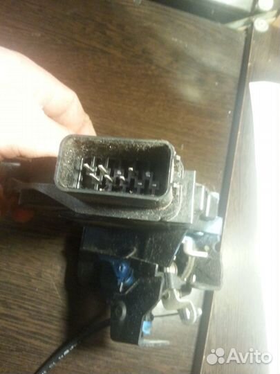 Замок двери задней правой 31253917 volvo S80 (06)