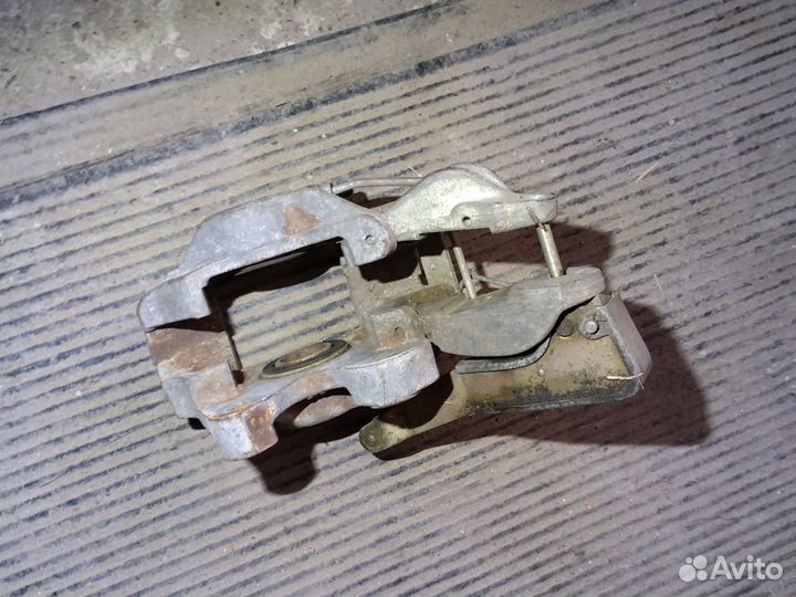 Суппорт задний.левый tatra 603