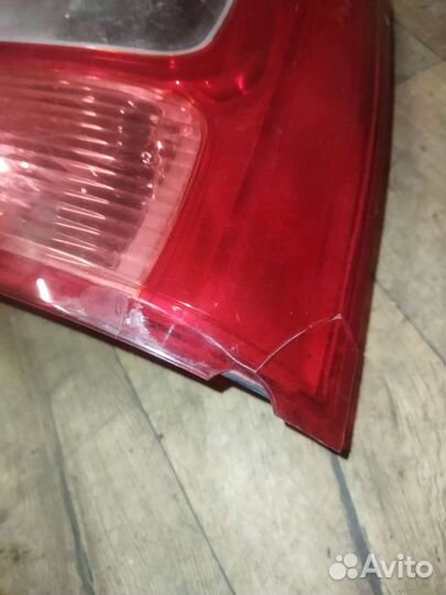 Фонарь правый Renault Logan