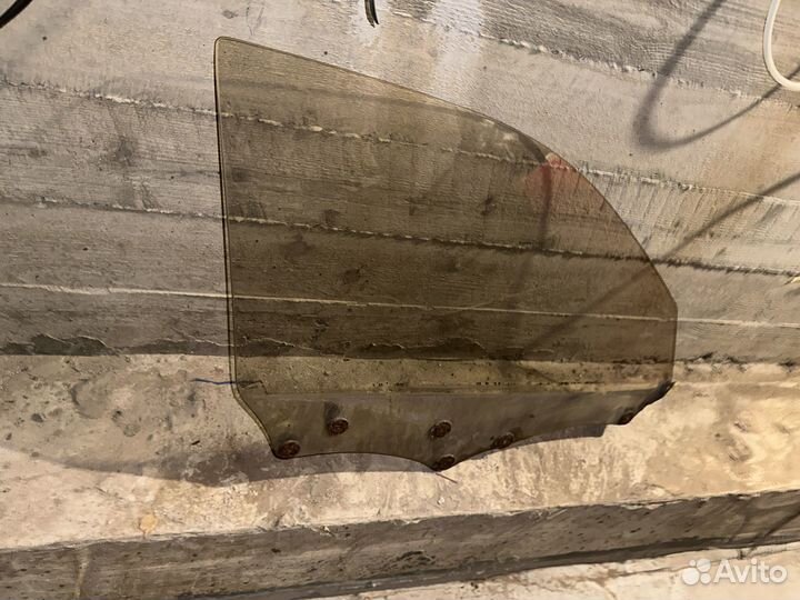 Стекло боковое переднее правое Toyota JZX90