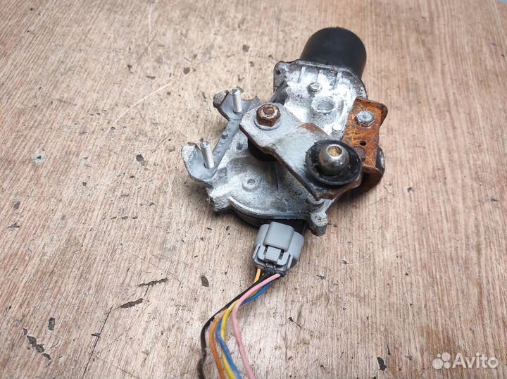 Моторчик стеклоочистителя передний Nissan Almera