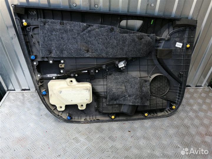 Обшивка двери передняя правая Hyundai Solaris RB