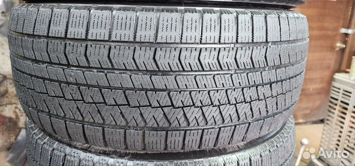 Bridgestone Blizzak VRX2 245/45 R19 98Q