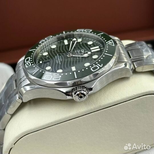 Часы Omega Seamaster Diver 300m Green Dial