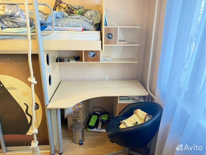 Детская двухярусная кровать со столом