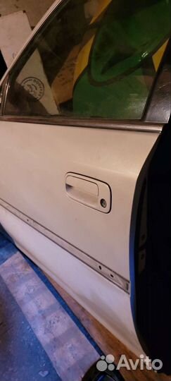 Передняя левая дверь от кресты 100