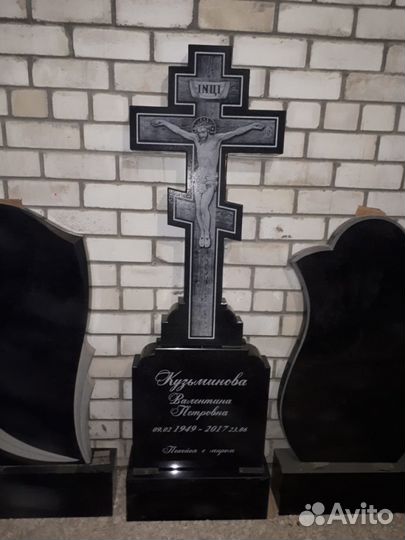 Памятники из гранита, мрамора и мраморной крошки