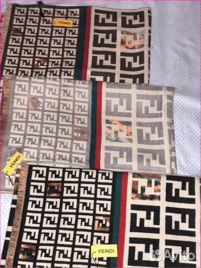 Шарфы и палантины fendi