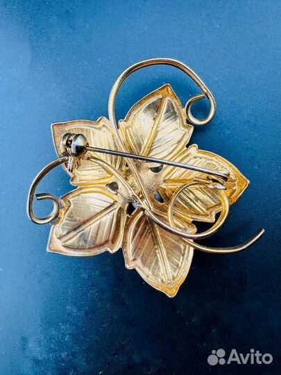 Винтажная брошь Англия цветок эмаль