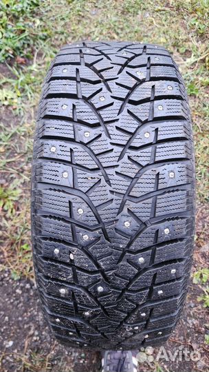 Bridgestone Blizzak Spike-02 225/55 R17 97T