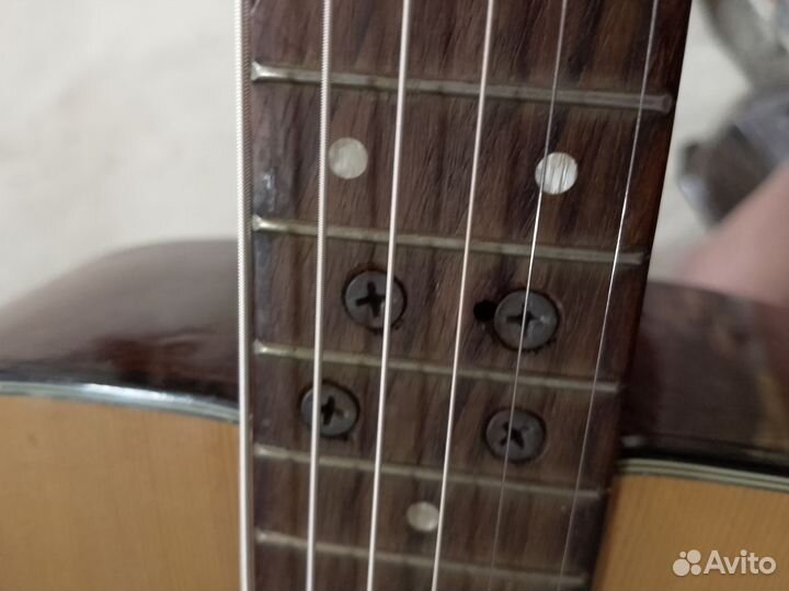 Акустическая гитара