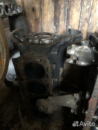 Двигатель Mercedes M102