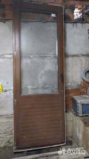 Дверь деревянная со стеклопакетом