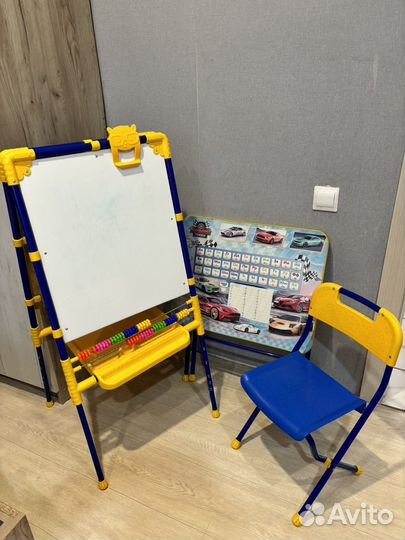 Мольберт и детский стол