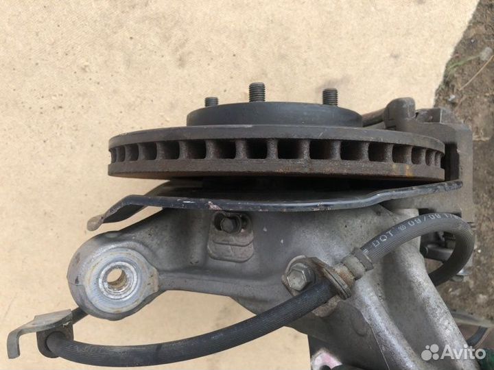 Ступица (кулак, цапфа) передняя левая Toyota Prius