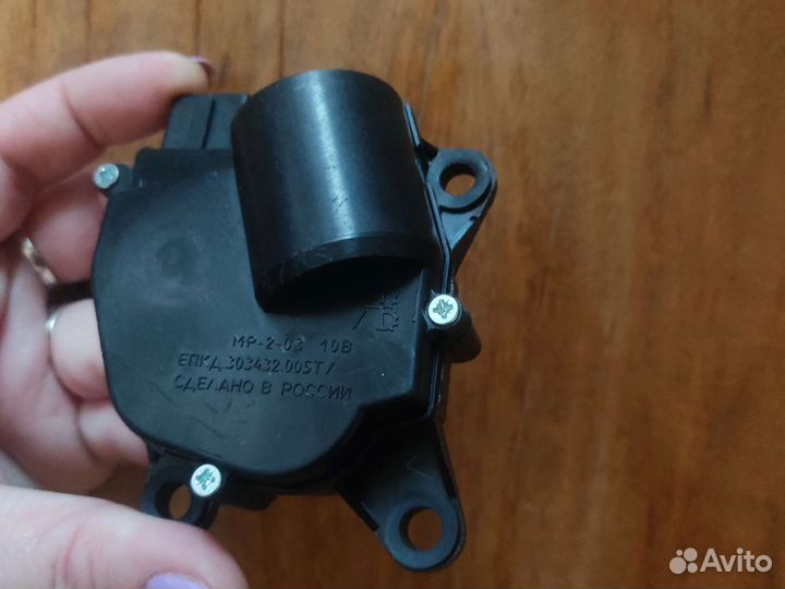 Моторедуктор заслонки отопителя