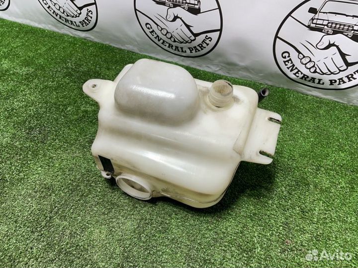 Бачок стеклоомывателя Toyota Land Cruiser HDJ81