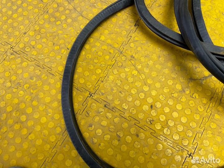 Б/У Уплотнитель двери В хорошем состоянии