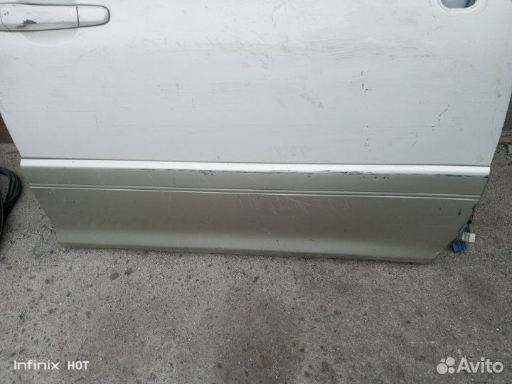 Дверь боковая передняя правая Toyota Harrier MCU10