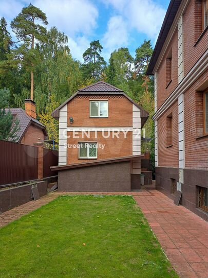 Дом 604 м² на участке 20 сот.