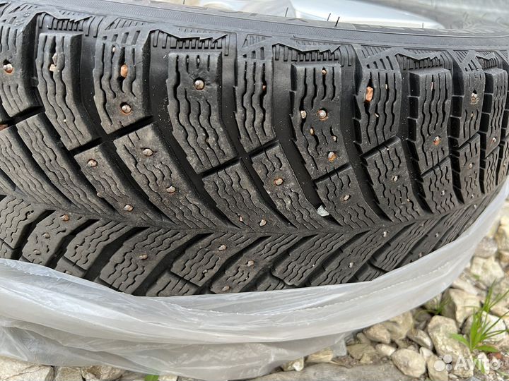 Michelin X-Ice North 4 215/55 R17 98T