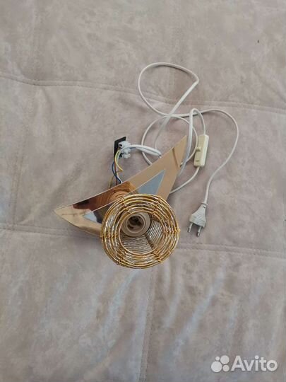 Золотистая бра (светильник настенный)