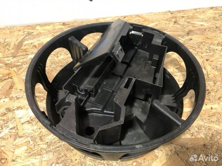 Кронштейн запасного колеса Mercedes-Benz E-Class