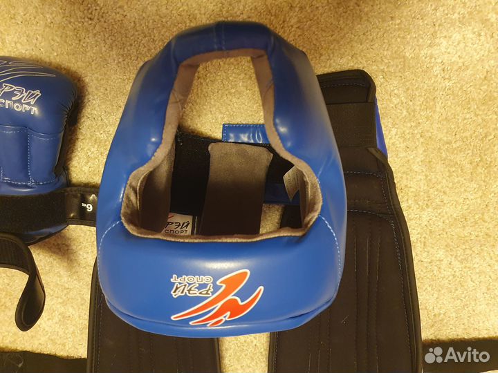 Боксерский шлем, защита голени,перчатки на ребёнка