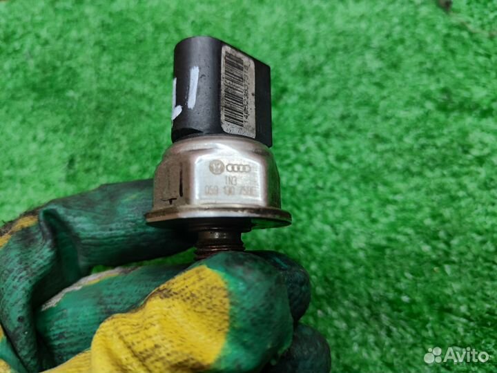 Датчик давления топлива Volkswagen Touareg 7L