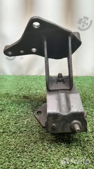 Опора (подушка) двигателя правая Mitsubishi Pajero