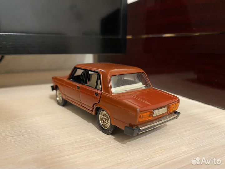 Модель автомобиля ваз 2105 СССР 1:43