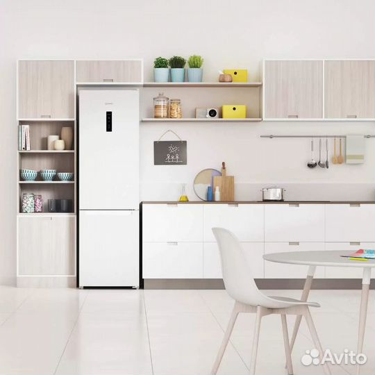 Холодильник Indesit ITS 5200 W белый