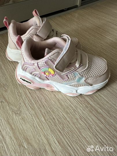 Кроссовки для девочки