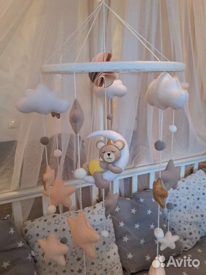 Мобиль в кроватку для новорожденных музыкальный