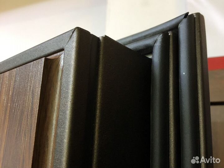 Уличная дверь