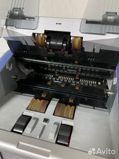 Счетчик сортировщик банкнот Kisan Newton PF