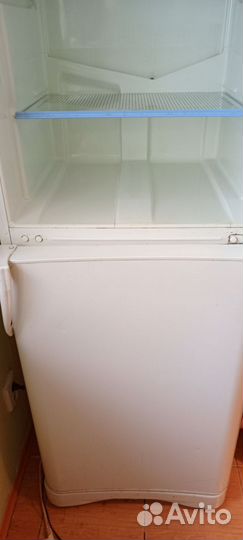 Холодильник Indesit C240G