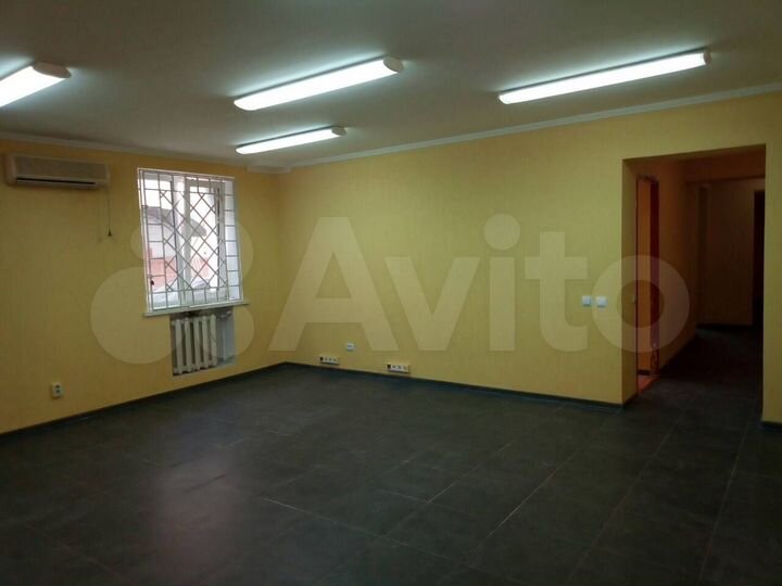Торговое помещение в центре Керчи, 77 м²